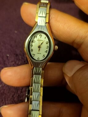 Vintage Elgin Two-Tone Ladies Diamond Accent Watch - White Dial Sleek Grannycore